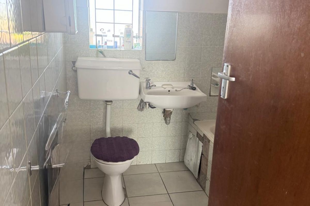 Start or grow your portfolio with this spacious 2 Bedroom Apartment in Secure Westering Complex - Photo 5