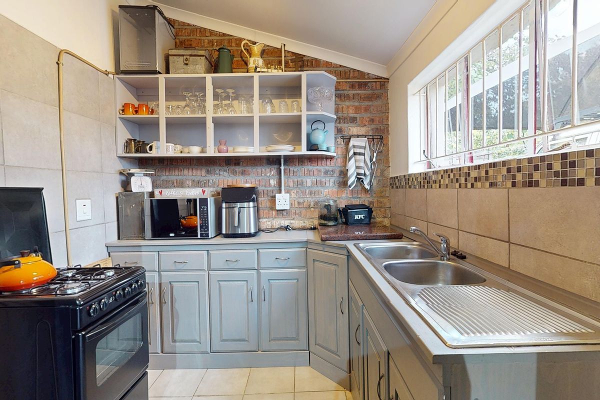 Spacious Family Home with Private Flatlet & Dual Access in Sought-After Primrose - Photo 3