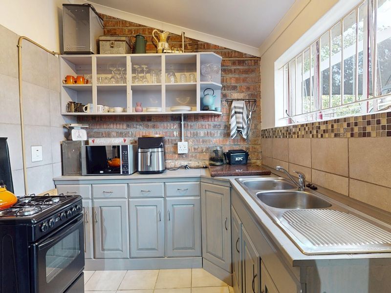 Spacious Family Home with Private Flatlet & Dual Access in Sought-After Primrose - Photo 3