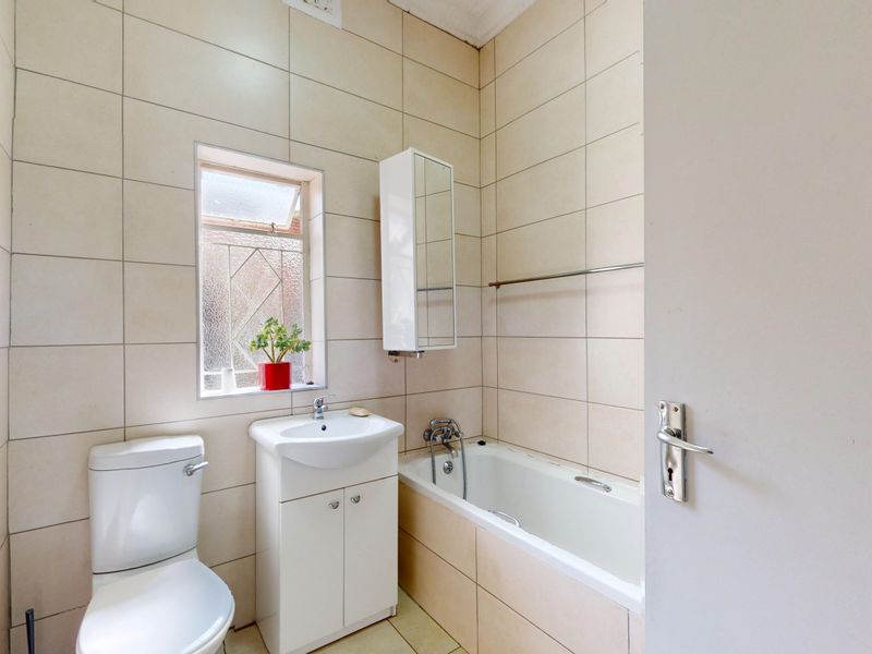 Spacious Family Home with Private Flatlet & Dual Access in Sought-After Primrose - Photo 7
