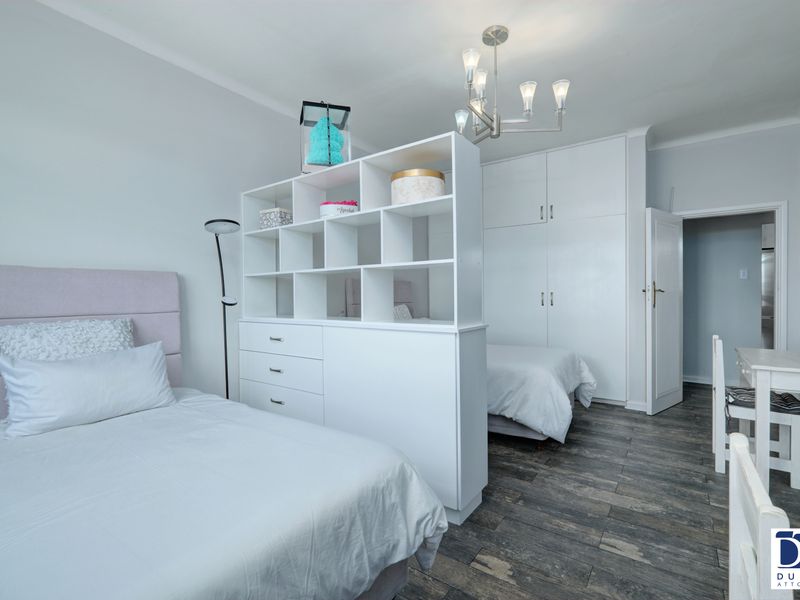 Stunning 3-Bedroom Apartment with Sea Views - Photo 6