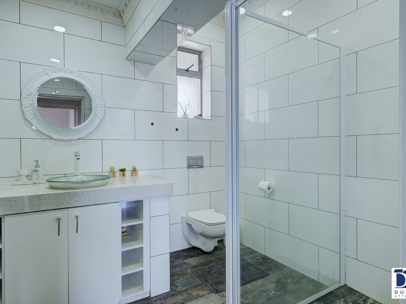 Stunning 3-Bedroom Apartment with Sea Views - Photo 5