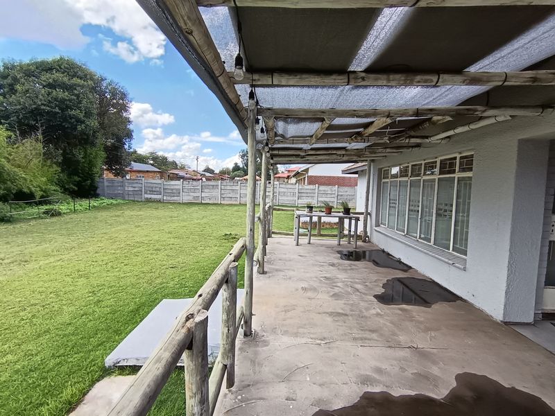 Perfect Family Home or Investment Opportunity - Photo 9