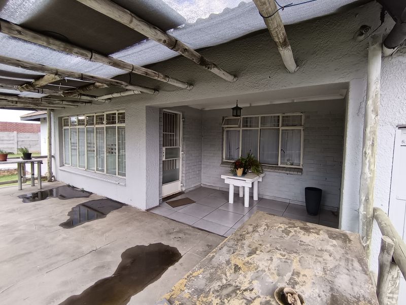 Perfect Family Home or Investment Opportunity - Photo 8