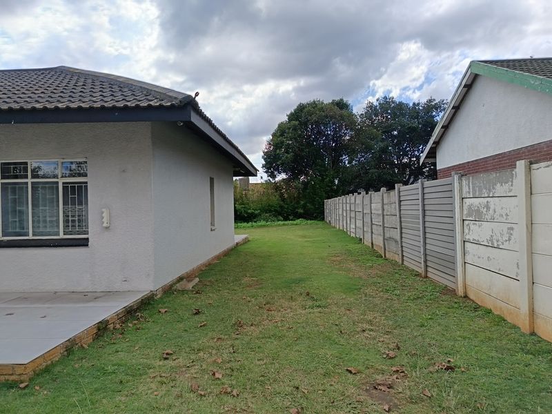 Perfect Family Home or Investment Opportunity - Photo 7