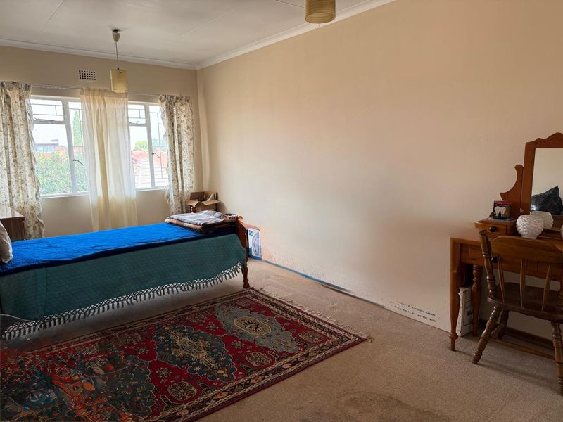 Neat & Secure 2-Bedroom Duplex with Lock-Up Garage - Photo 4