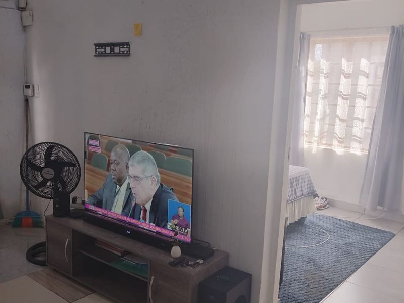 One Bedroom Flat to Let in Central - Photo 10