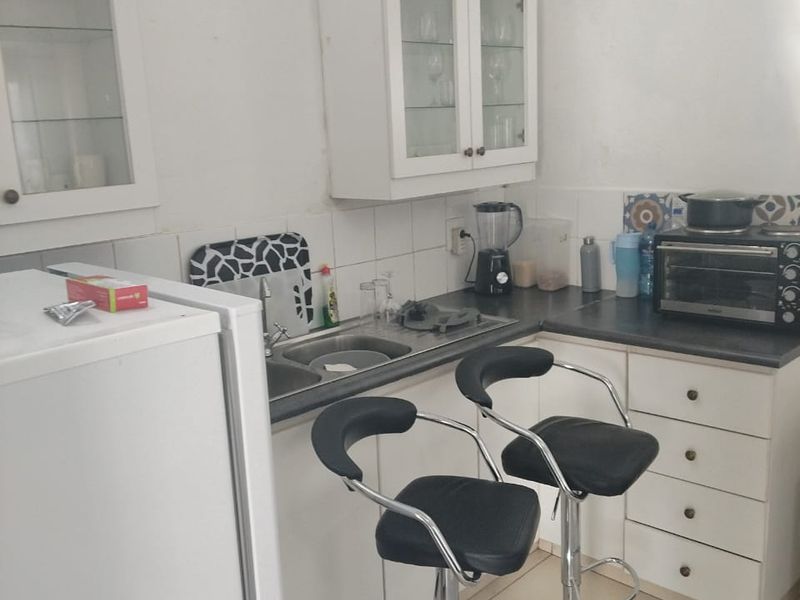 One Bedroom Flat to Let in Central - Photo 9