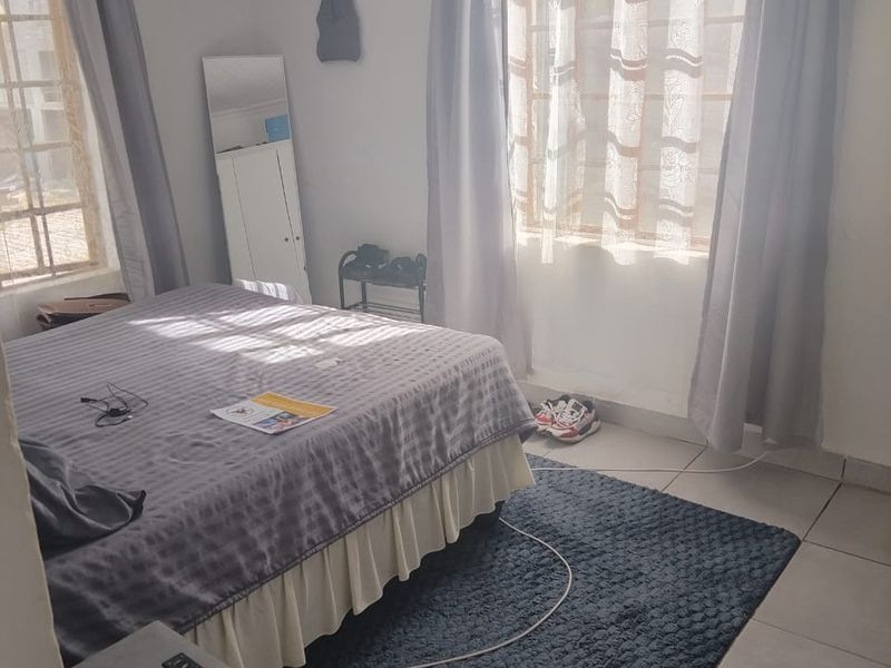 One Bedroom Flat to Let in Central - Photo 8