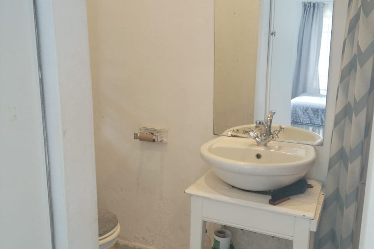 One Bedroom Flat to Let in Central - Photo 4