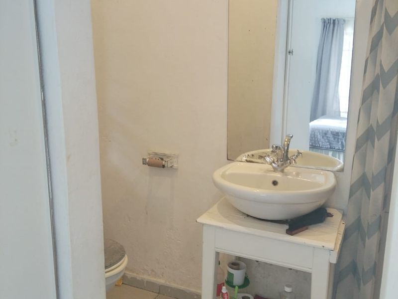 One Bedroom Flat to Let in Central - Photo 4