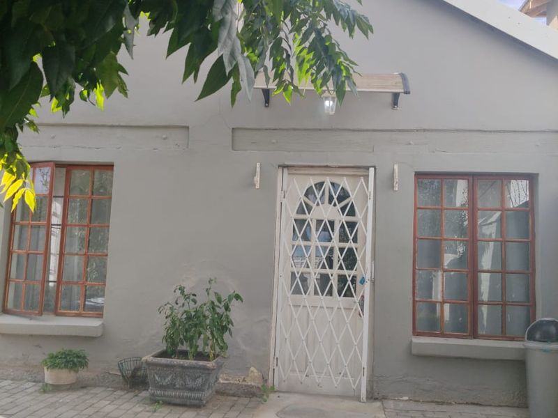 One Bedroom Flat to Let in Central