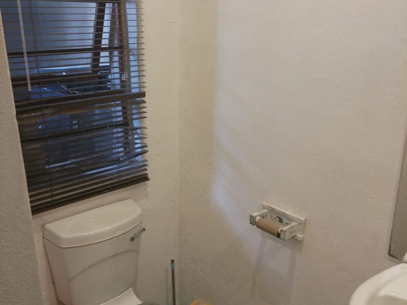 One Bedroom Flat to Let in Central - Photo 6