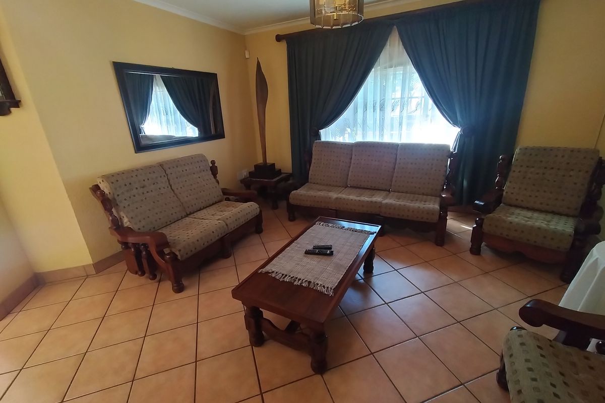 Exquisite Move-In Ready Home in Sought-After Ninapark - Photo 5