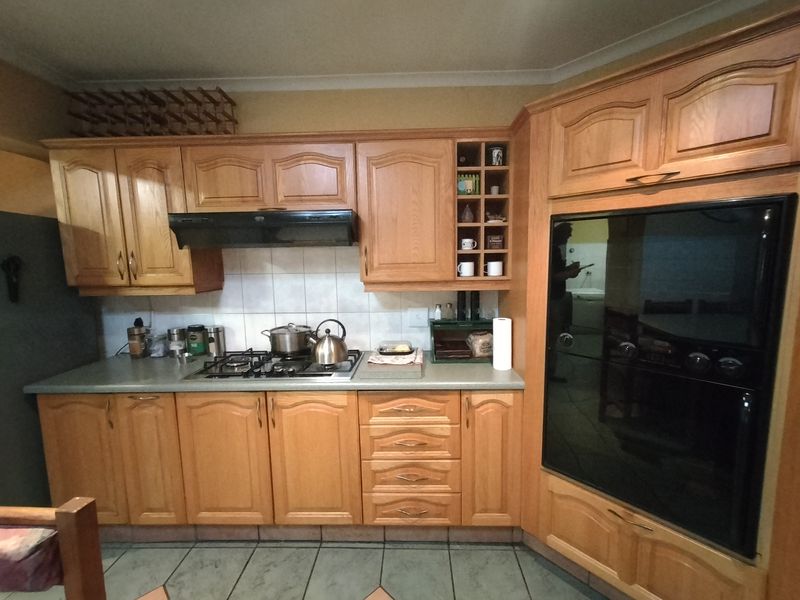 Exquisite Move-In Ready Home in Sought-After Ninapark - Photo 6