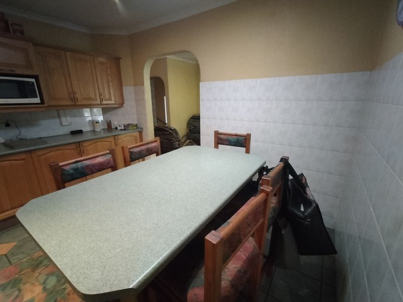 Exquisite Move-In Ready Home in Sought-After Ninapark - Photo 8