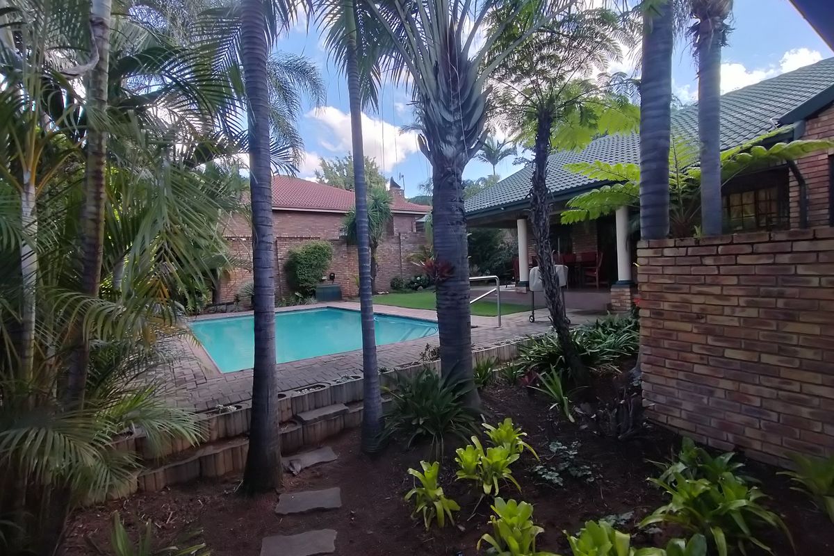 Exquisite Move-In Ready Home in Sought-After Ninapark - Photo 2