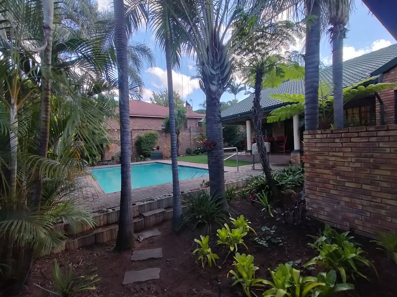 Exquisite Move-In Ready Home in Sought-After Ninapark - Photo 2