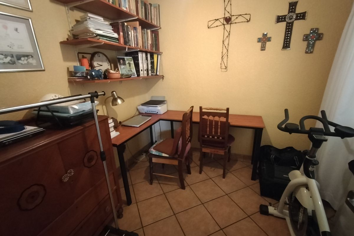 Exquisite Move-In Ready Home in Sought-After Ninapark - Photo 4