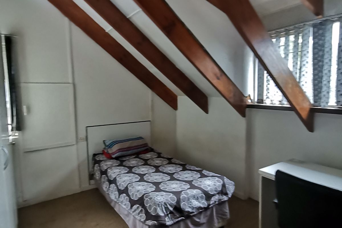 Room to Let - Photo 3