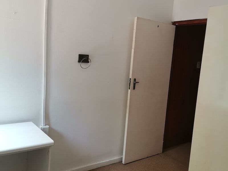 9-Bedroom House with 6 Separate Flatlets - Ideal for Shared Accommodation - Photo 5