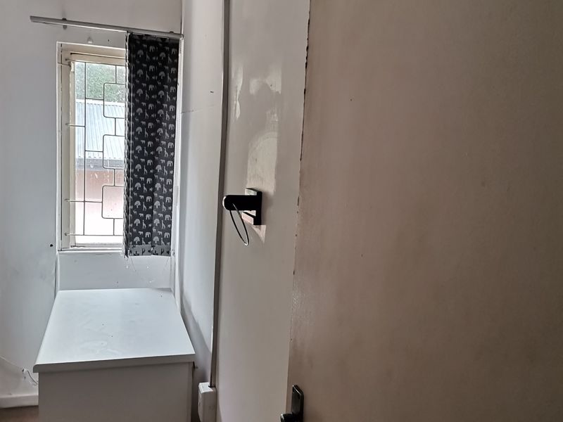 9-Bedroom House with 6 Separate Flatlets - Ideal for Shared Accommodation - Photo 7