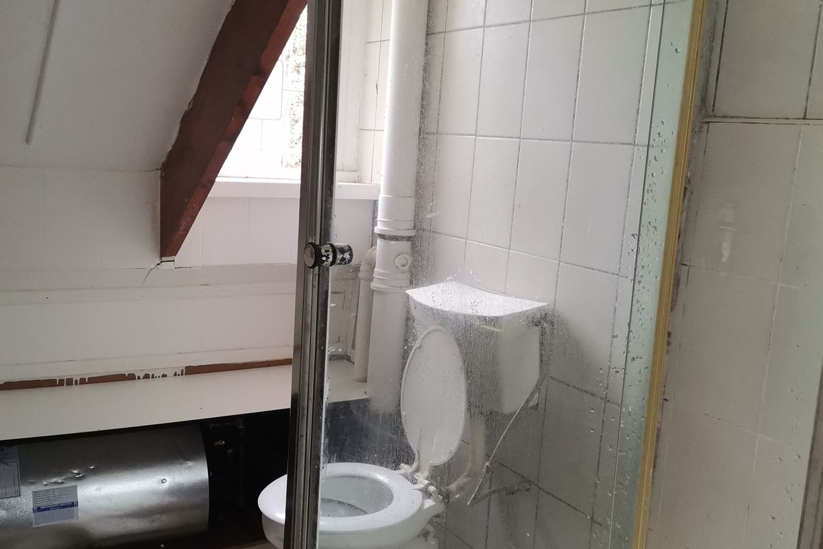 9-Bedroom House with 6 Separate Flatlets - Ideal for Shared Accommodation - Photo 2