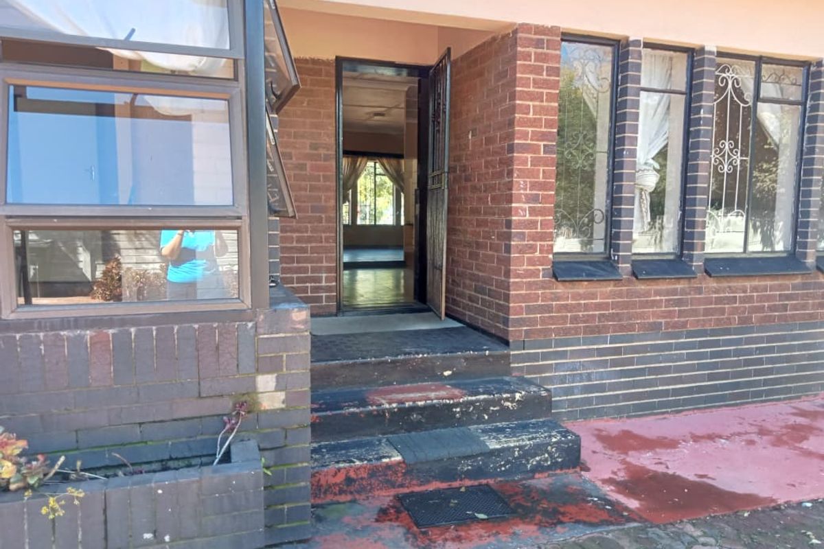 Fixer Upper with 2 Flatlets with Huge Income Potential in Homestead - Photo 3