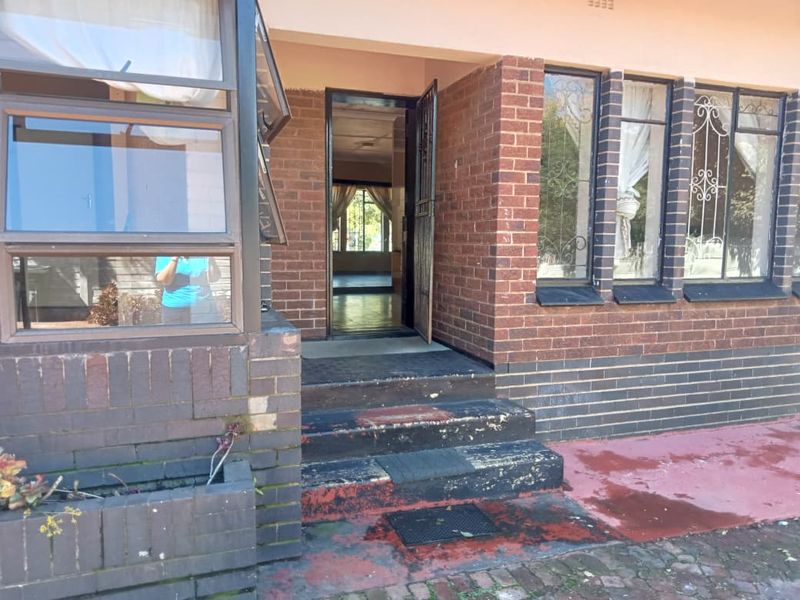 Fixer Upper with 2 Flatlets with Huge Income Potential in Homestead - Photo 3