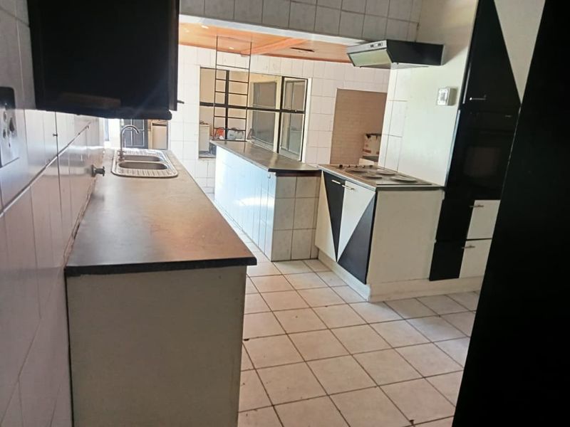 Fixer Upper with 2 Flatlets with Huge Income Potential in Homestead - Photo 10