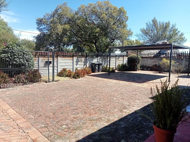 Fixer Upper with 2 Flatlets with Huge Income Potential in Homestead - Photo 2