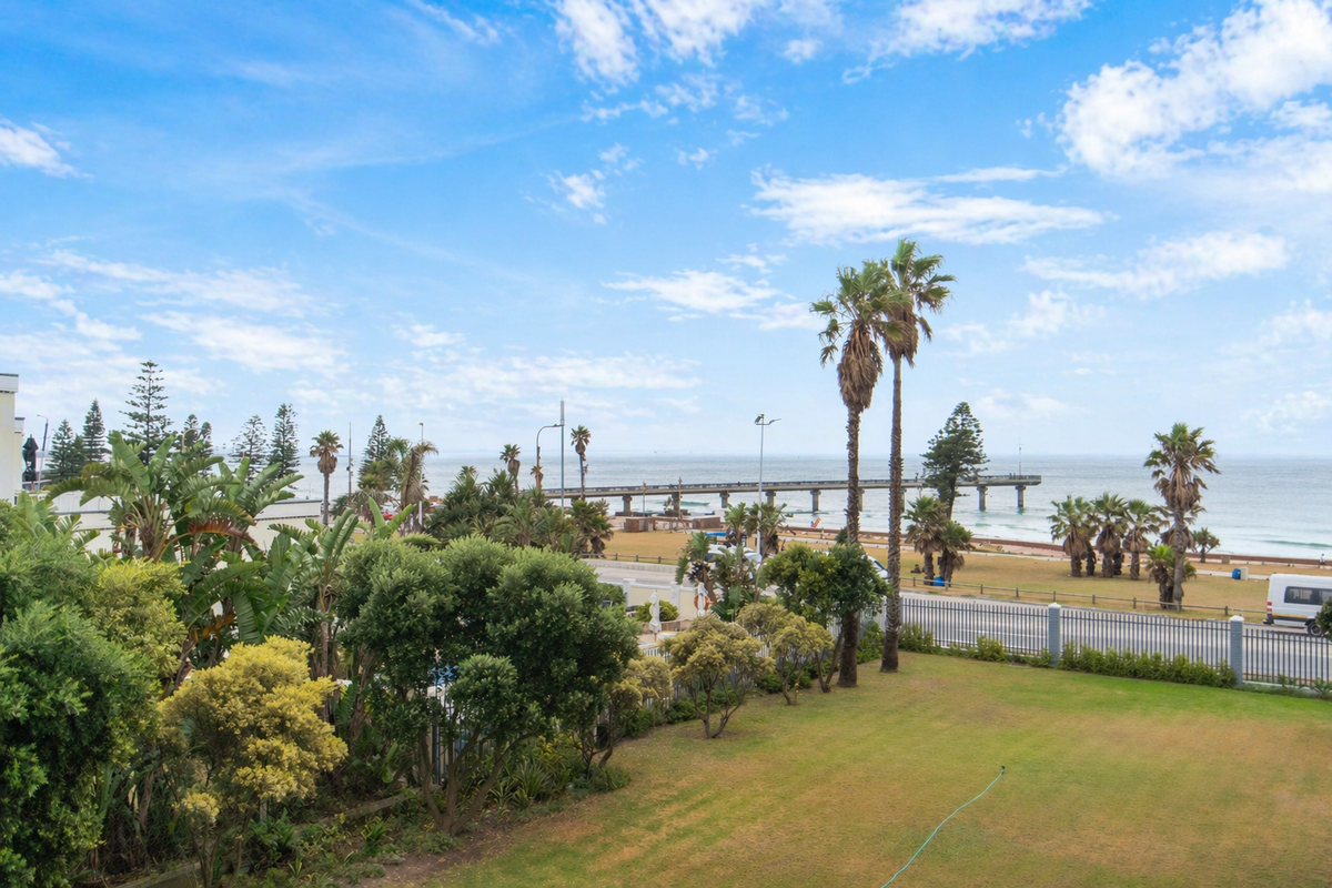 Downsize Without Compromise – 3 Bedroom Apartment on Hobie Beach - Photo 2