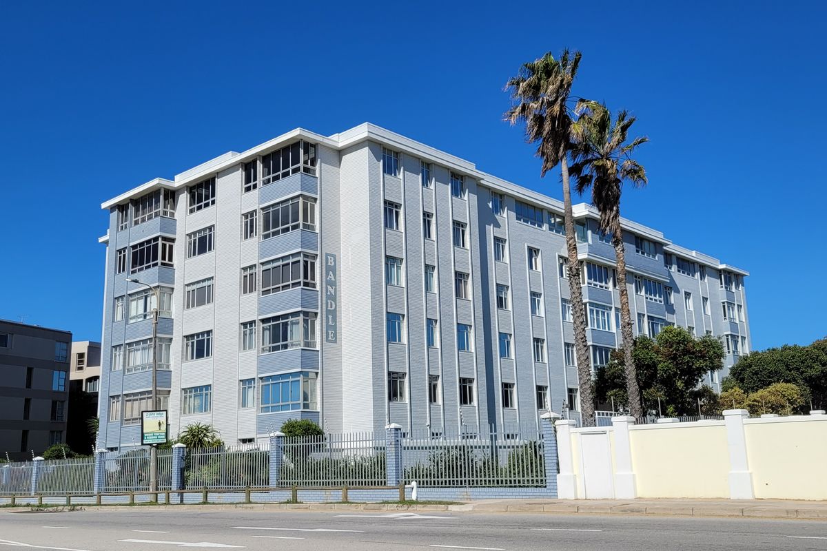 Downsize Without Compromise – 3 Bedroom Apartment on Hobie Beach - Photo 4
