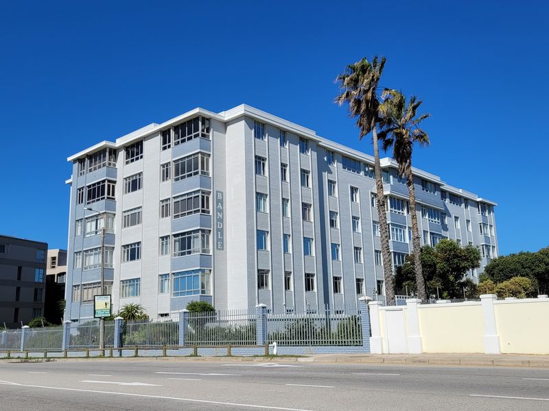 Downsize Without Compromise – 3 Bedroom Apartment on Hobie Beach - Photo 4