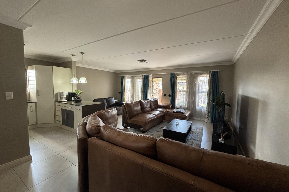 A Beautiful Balance of Comfort, Style & Security – Modern Duplex Living in Riverbend Estate, Kyalami - Photo 2