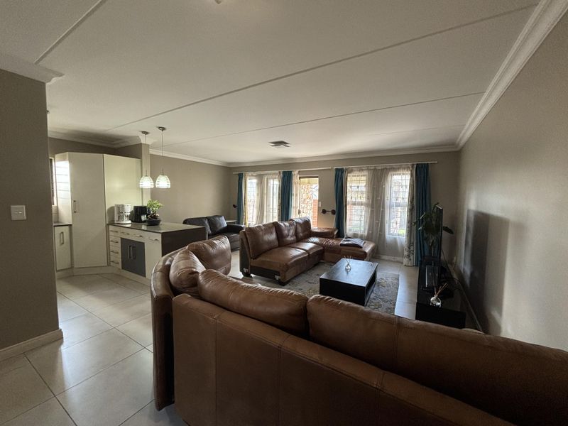A Beautiful Balance of Comfort, Style & Security – Modern Duplex Living in Riverbend Estate, Kyalami - Photo 2