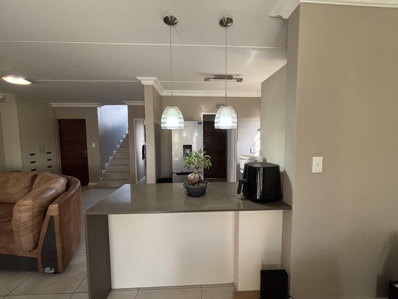A Beautiful Balance of Comfort, Style & Security – Modern Duplex Living in Riverbend Estate, Kyalami - Photo 6
