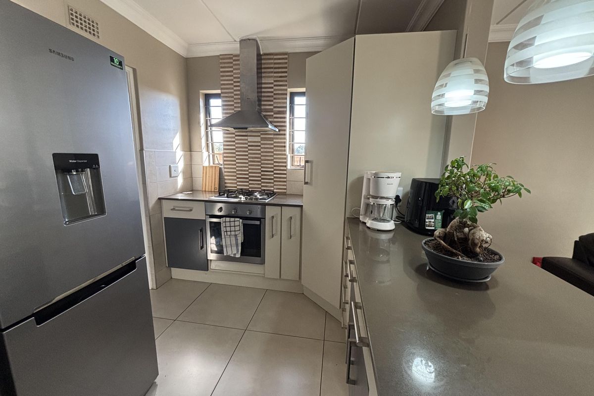 A Beautiful Balance of Comfort, Style & Security – Modern Duplex Living in Riverbend Estate, Kyalami - Photo 4