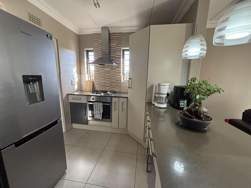 A Beautiful Balance of Comfort, Style & Security – Modern Duplex Living in Riverbend Estate, Kyalami - Photo 4