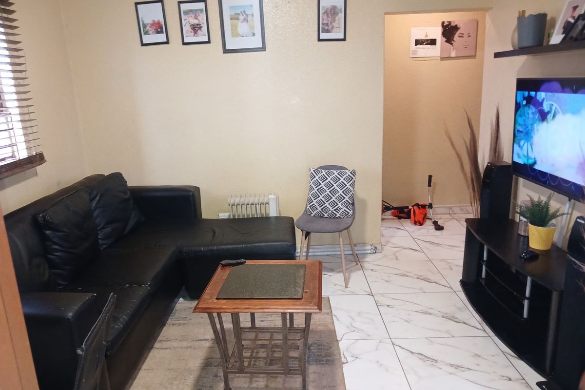 2 beds family home in a secure location - Photo 2