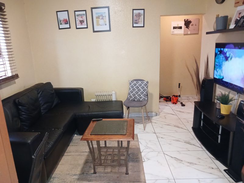2 beds family home in a secure location - Photo 2