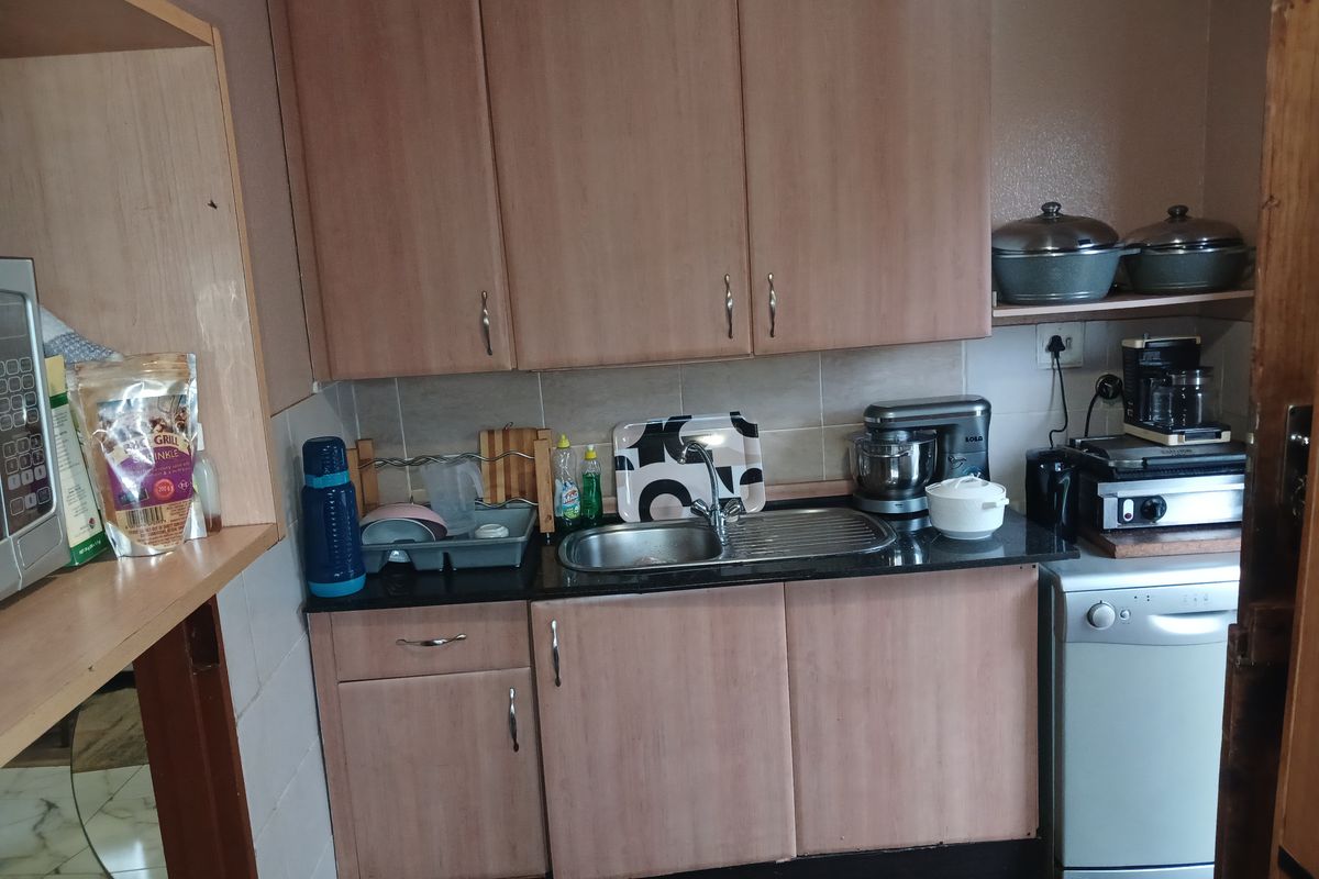 2 beds family home in a secure location - Photo 3