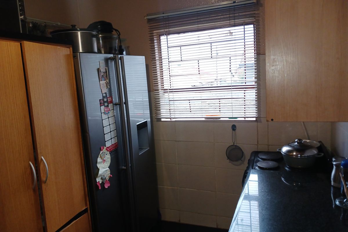 2 beds family home in a secure location - Photo 5