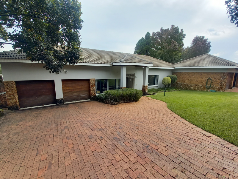 This is the one - Monument park living at its best! - Photo 2