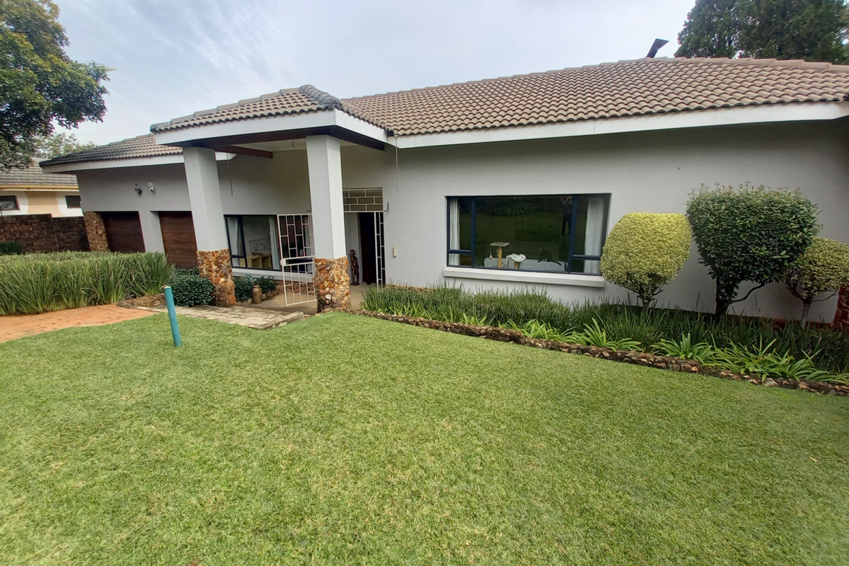 This is the one - Monument park living at its best! - Photo 3