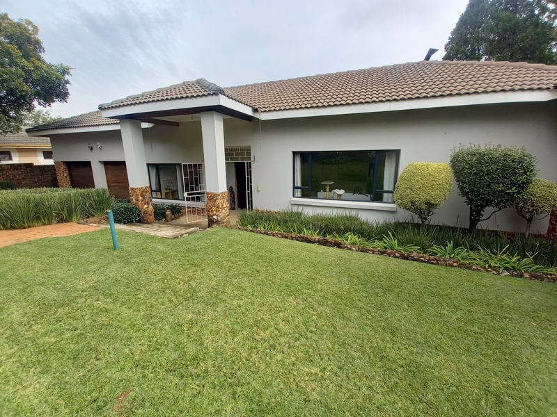 This is the one - Monument park living at its best! - Photo 3