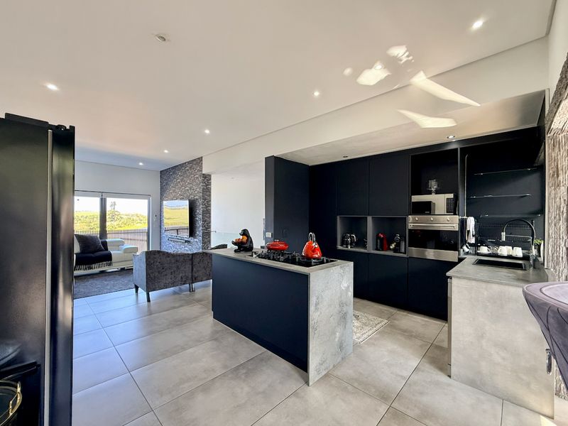 Elegant Estate Living in Palm Lakes - Photo 4
