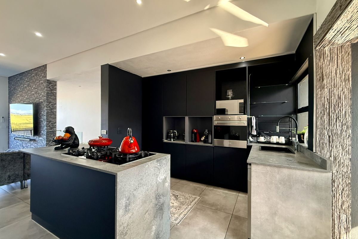 Elegant Estate Living in Palm Lakes - Photo 5