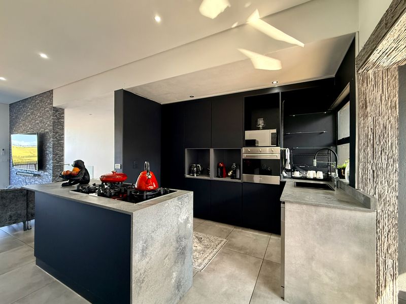 Elegant Estate Living in Palm Lakes - Photo 5
