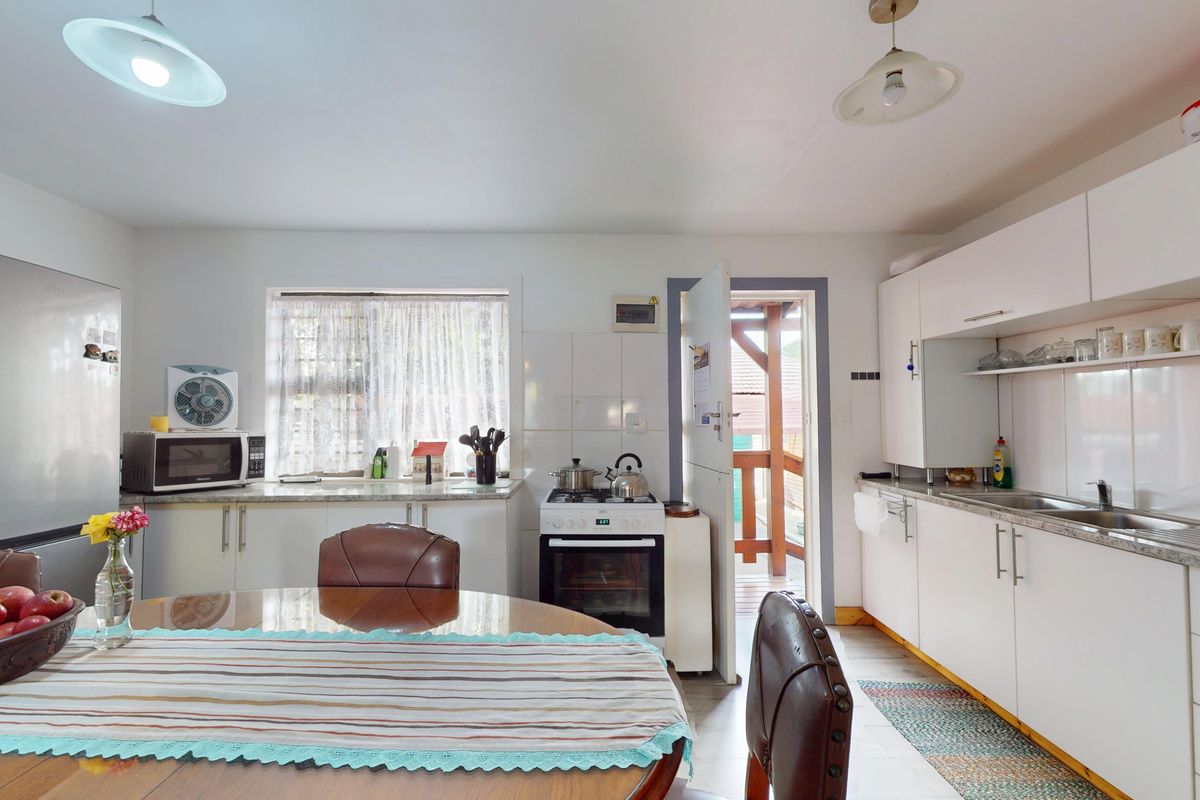 Modern Dual-Living Gem with Income-Generating Flatlet in Primrose! - Photo 4